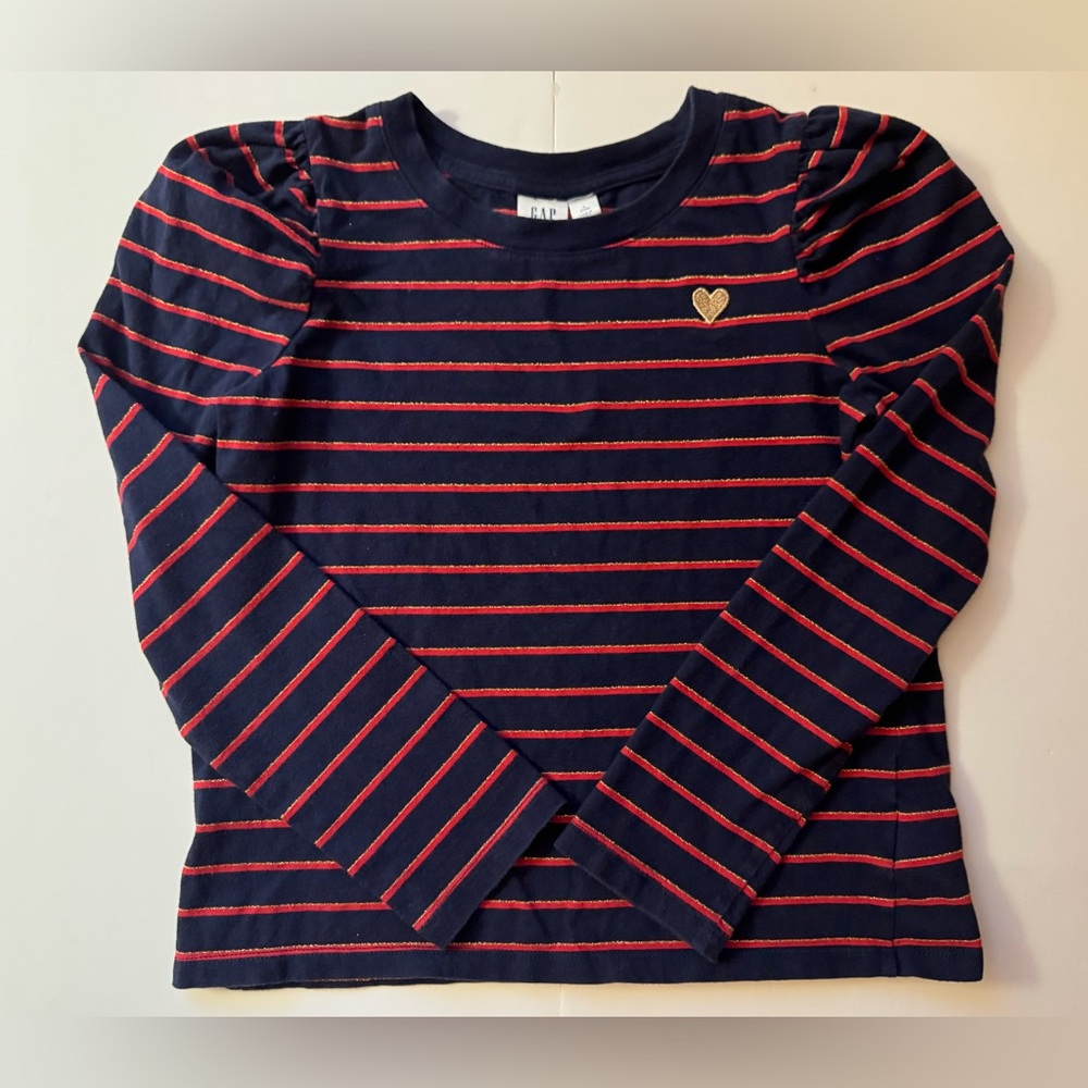 Gap Kids Striped T-Shirt with Embroidered Heart Design in Sz 10 - EUC